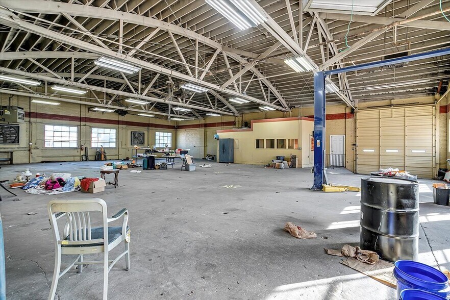 More Photos Of 1 Pete Hollis Blvd, Greenville Auto Repair For Sale