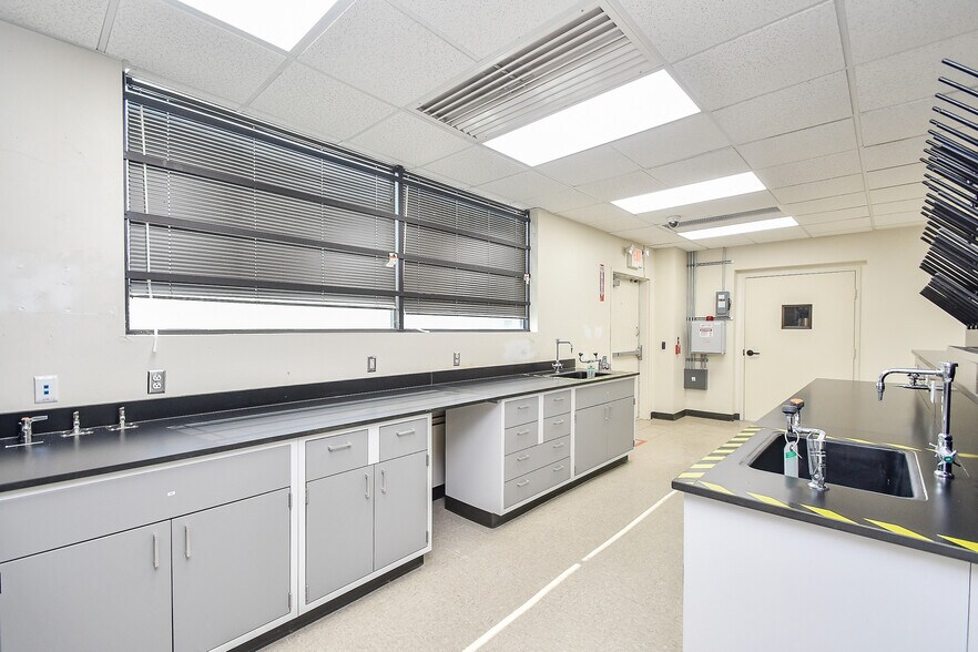 More Photos Of 15366 Park Row, Houston Office For Lease