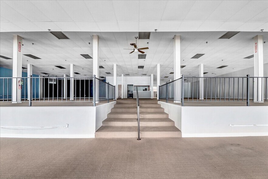 More Photos Of 501 E Market St, Smithfield Storefront For Lease