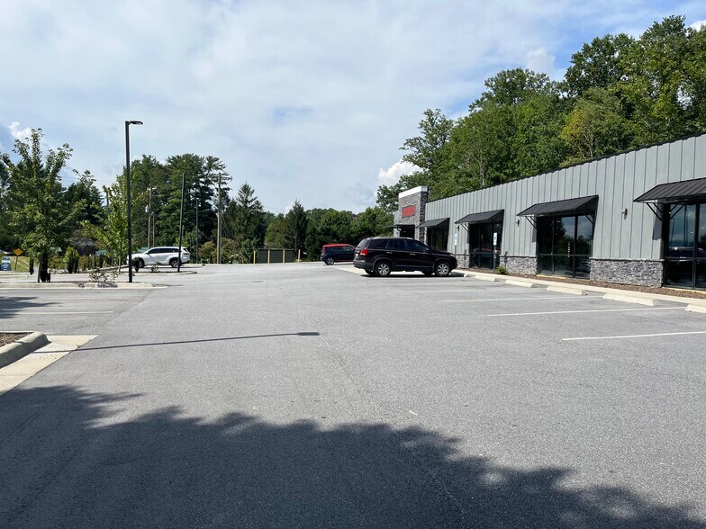 More Photos Of 50 Deerlake Rd, Brevard Specialty For Sale