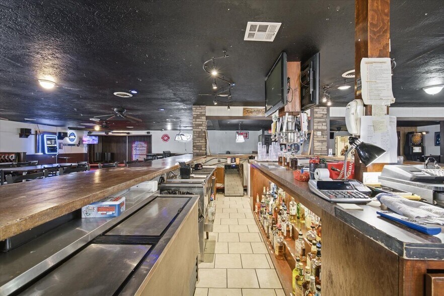 More Photos Of 1131 Cradduck Rd, Ada Bar For Sale
