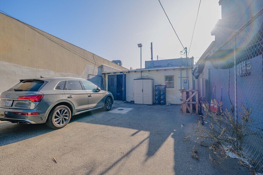 More Photos Of 4875 W Washington Blvd, Los Angeles Storefront For Lease