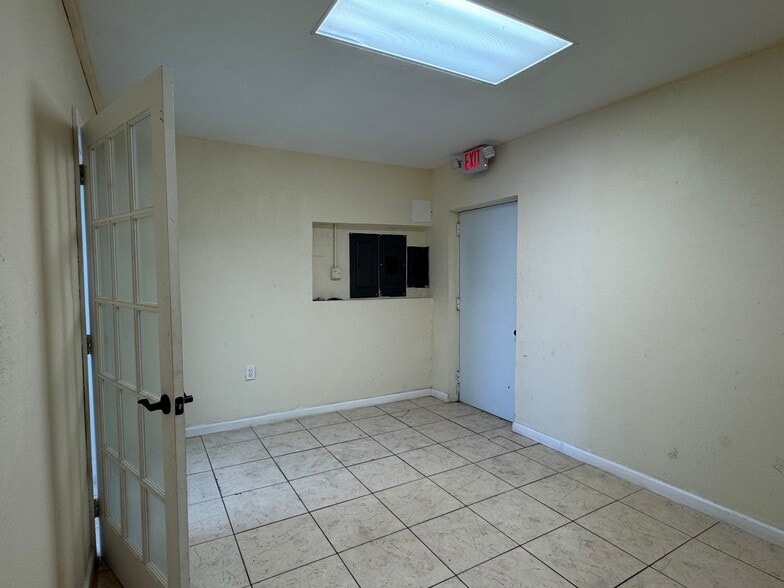 More Photos Of 1605 NW 95th St, Miami Freestanding For Sale