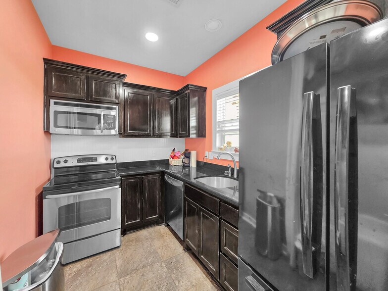 More Photos Of 970 Surfside, Crystal Beach General Retail For Sale