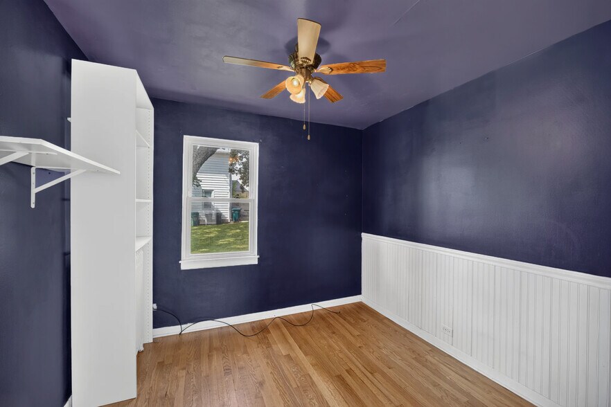 More Photos Of 14329 Beacon Ave, Orland Park General Retail For Sale