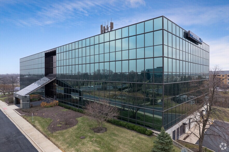 More Photos Of 3800 N Wilke Rd, Arlington Heights Office For Sale