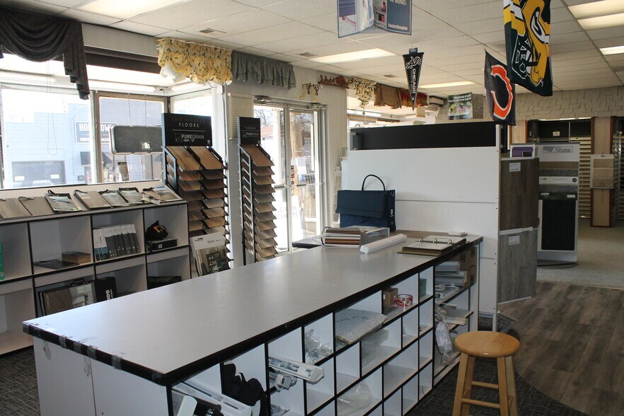More Photos Of 325 W Elm St, Sycamore General Retail For Sale