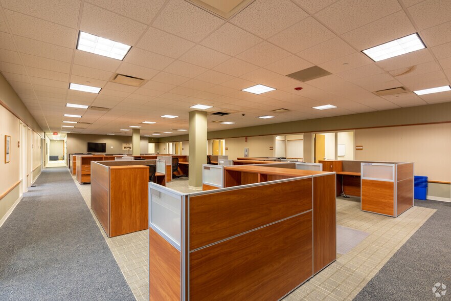 More Photos Of 20 Constitution Blvd S, Shelton Warehouse For Lease