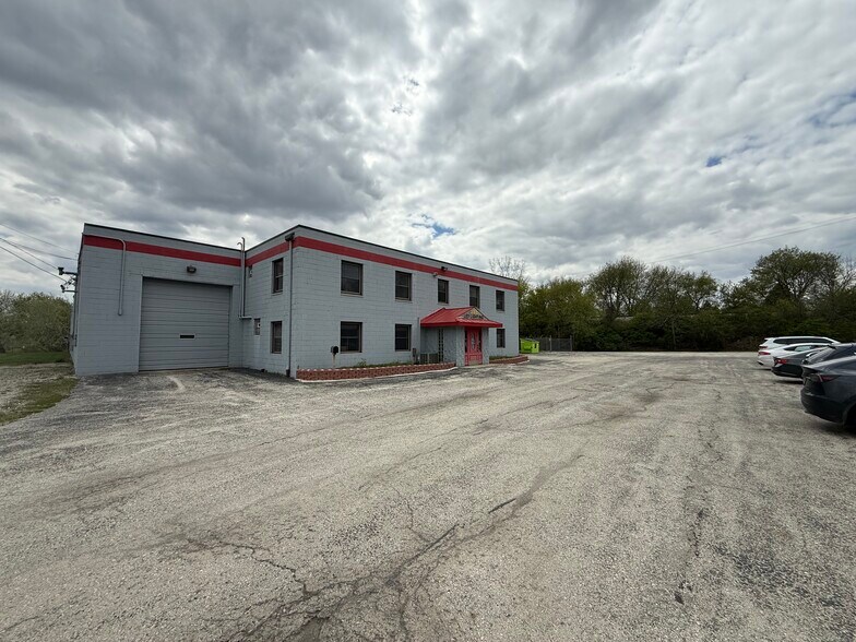 More Photos Of 3925 E American Ave, Oak Creek Manufacturing For Sale