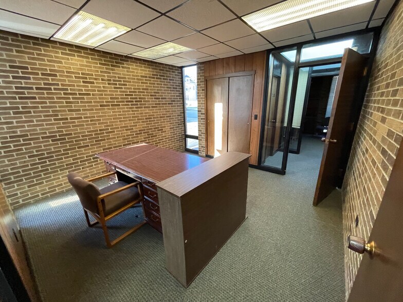 More Photos Of 1126 6th Ave, Beaver Falls Office For Lease