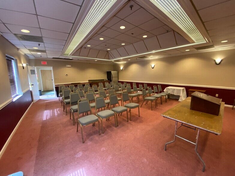 More Photos Of 901 Dual Hwy, Hagerstown Restaurant For Sale