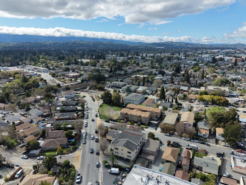 More Photos Of 211-311 Semicircular Road, Menlo Park, Menlo Park Apartments For Sale