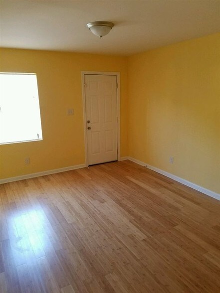 More Photos Of 1680 Kansas St, Memphis Apartments For Sale