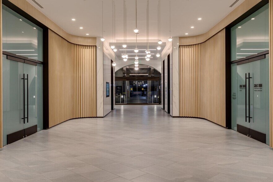 More Photos Of 16661 Ventura Blvd, Encino Medical For Lease