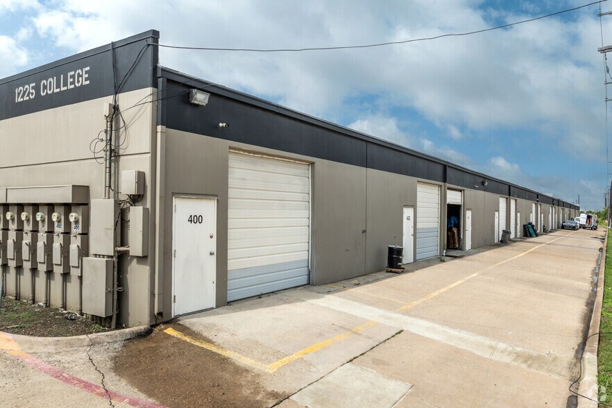 More Photos Of 1225 W College Ave, Carrollton Unknown For Lease