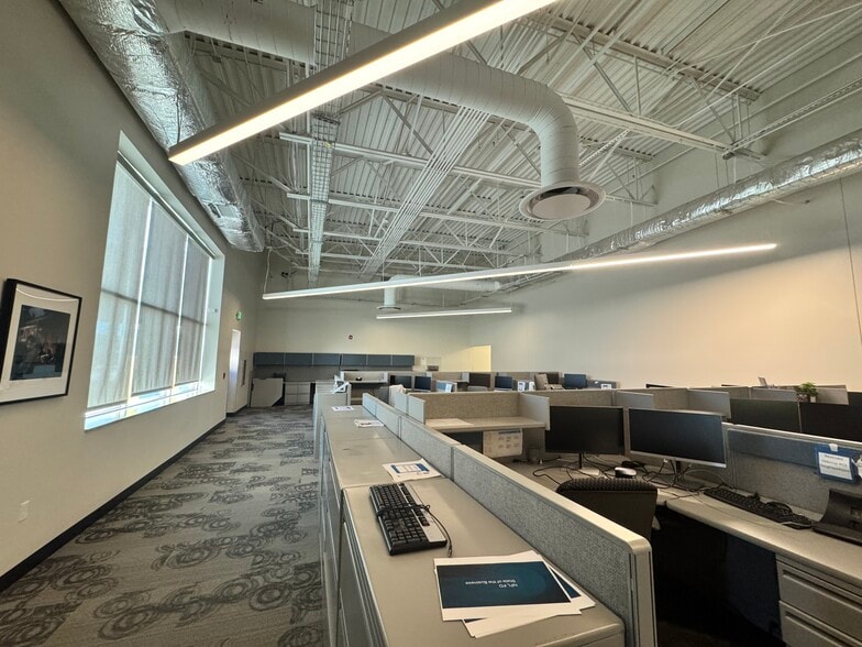 More Photos Of 4021 Tampa Rd, Oldsmar Showroom For Sale