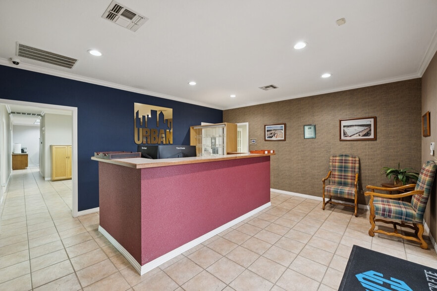 More Photos Of 24114 Blanco Rd, San Antonio Light Distribution For Sale