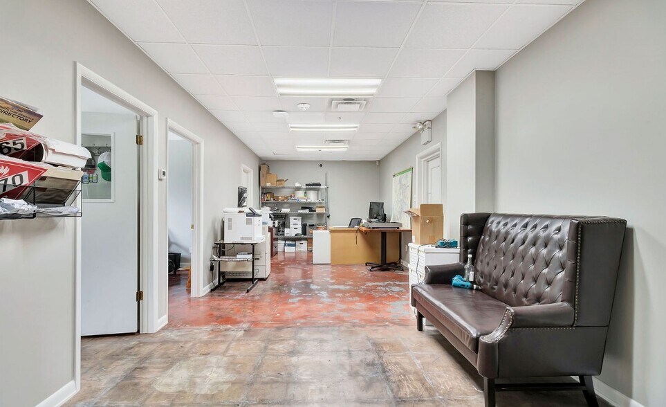 More Photos Of 3717 Jonlen Dr, Fairfax Flex For Sale