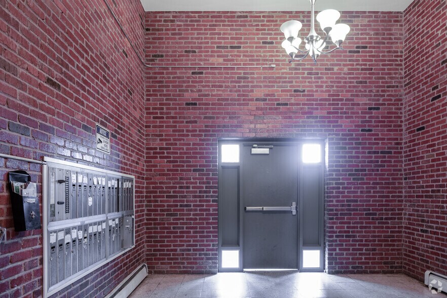 More Photos Of 152 Del Mar Cir, Aurora Apartments For Sale