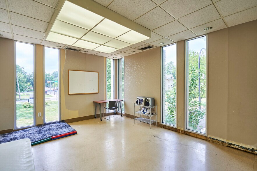 More Photos Of 682 W Market St, Akron Medical For Sale