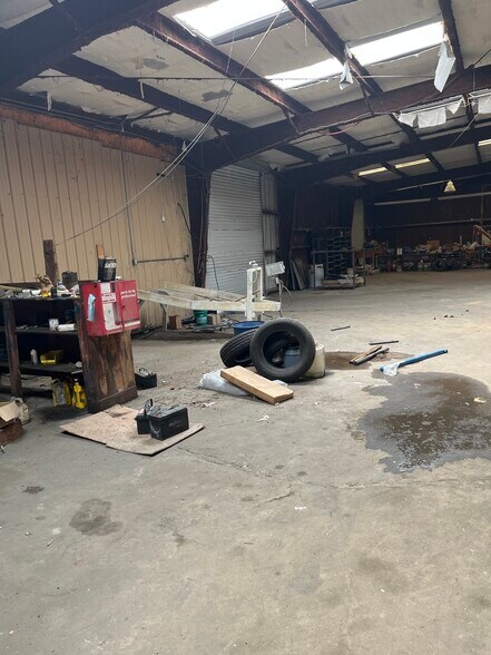 More Photos Of 674 Highway 8, Sicily Island General Retail For Sale