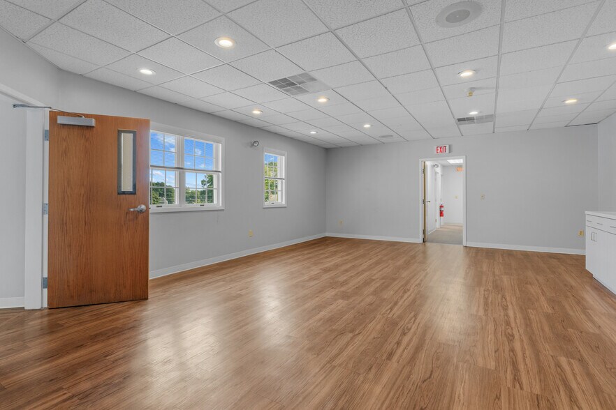 More Photos Of 320 Phillips St, North Kingstown Medical For Sale