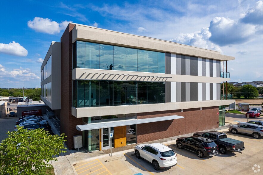 More Photos Of 2330 S Lamar Blvd, Austin Office For Sale