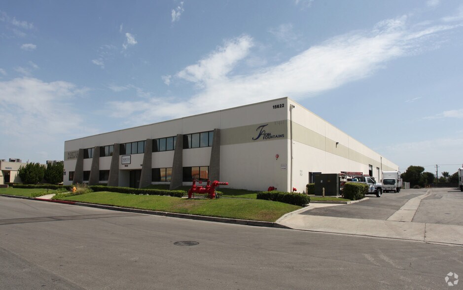 More Photos Of 15622-15642 Producer Ln, Huntington Beach Warehouse For Lease