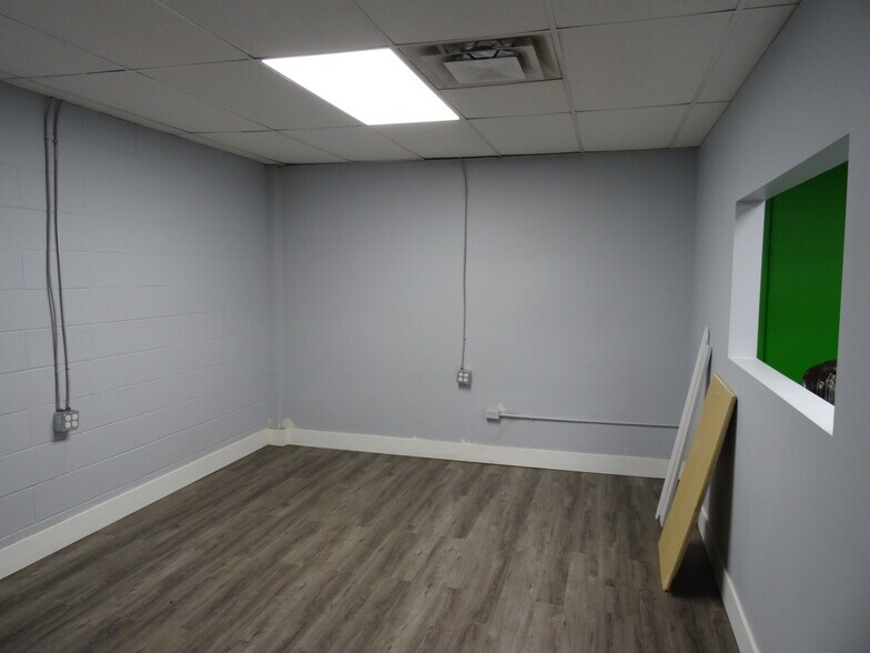 More Photos Of 3517 17th Ave SE, Calgary Storefront Retail Office For Lease