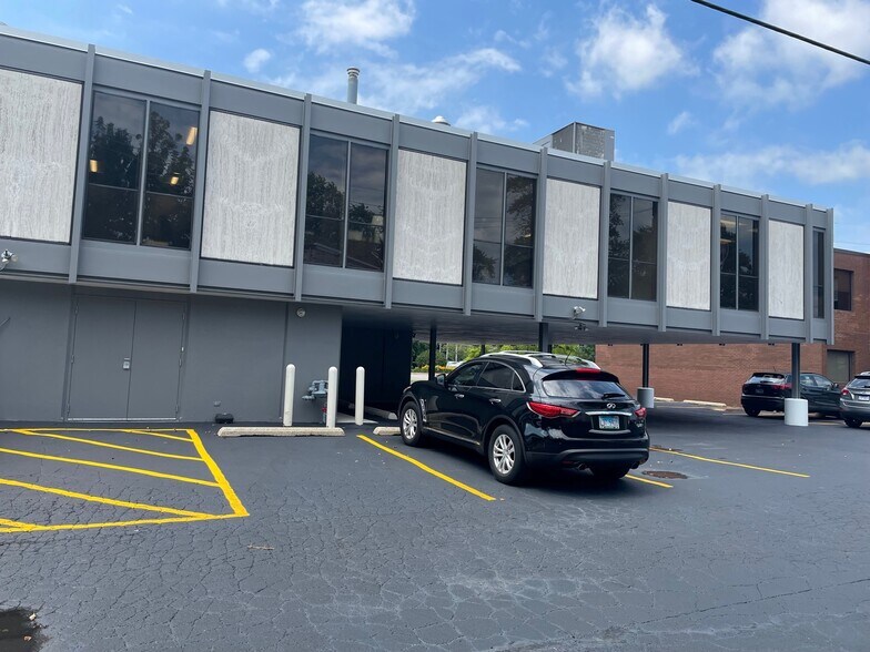 More Photos Of 7373 N Lincoln Ave, Lincolnwood Loft Creative Space For Sale