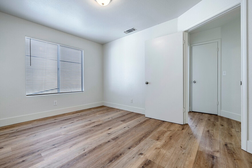 More Photos Of 1911 E Saginaw Way, Fresno Apartments For Sale