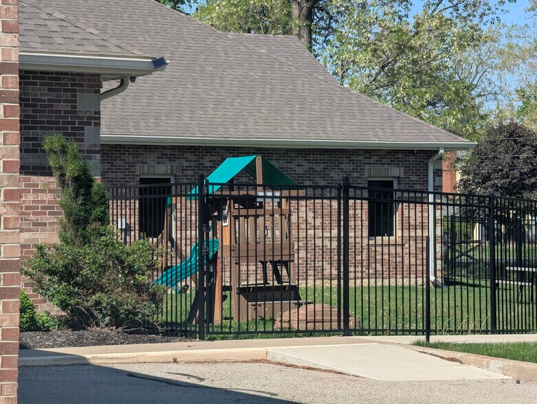 More Photos Of 5155 Pennwood Dr, Indianapolis Office For Sale