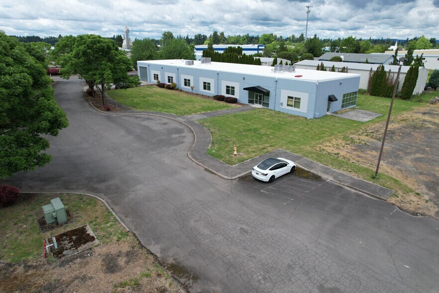 More Photos Of 2500 Industrial Ave, Hubbard Warehouse For Lease