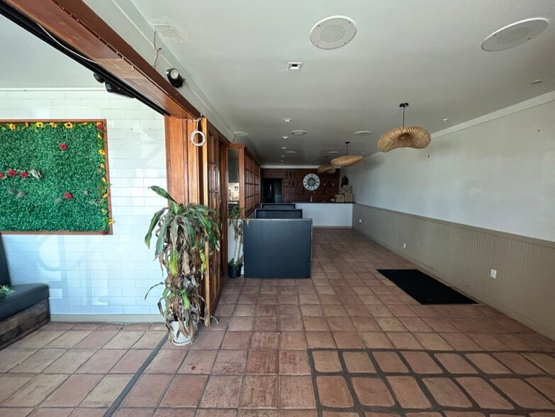 More Photos Of 3015 Ocean Front Walk, Venice Restaurant For Lease