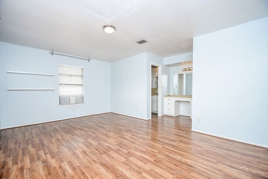 More Photos Of 11602 Dover St, Houston Flex For Lease