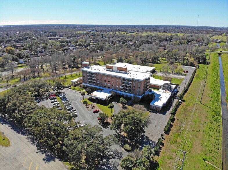 More Photos Of 4201 Woodlands Dr, New Orleans Healthcare For Sale