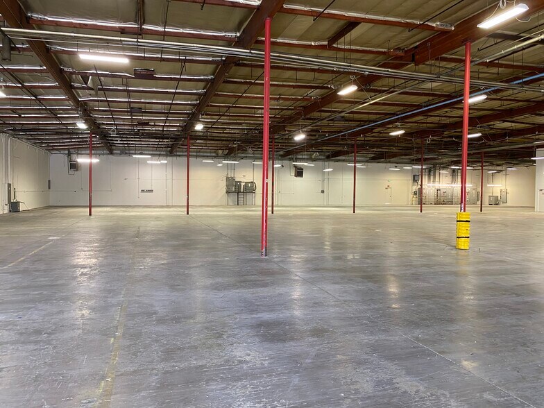 More Photos Of 9505-9541 Mason Ave, Chatsworth Manufacturing For Lease