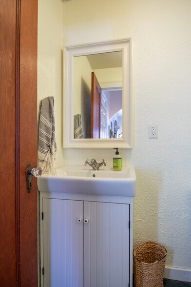 More Photos Of 100 W Cleveland St, Lafayette Loft Creative Space For Sale