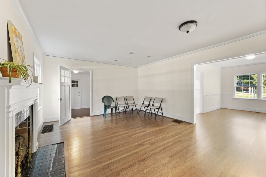 More Photos Of 114 Bulloch Ave, Roswell General Retail For Lease