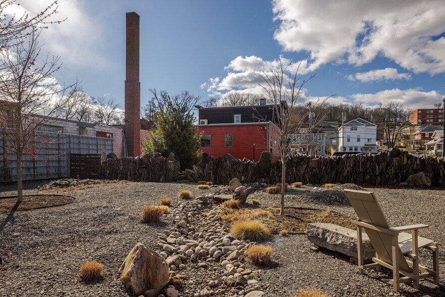 More Photos Of 78 Green St, Hudson Freestanding For Sale