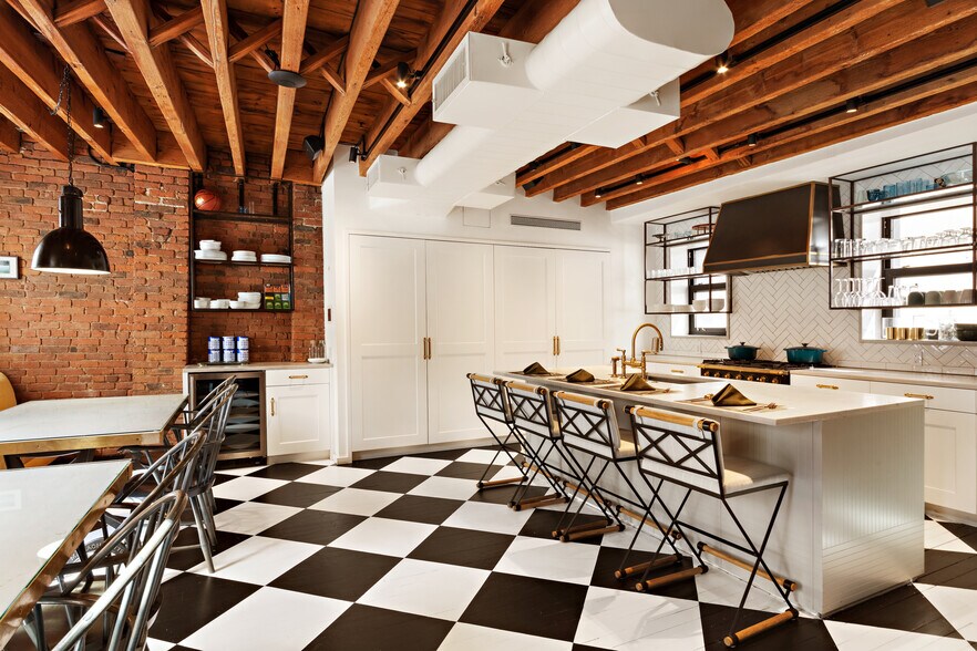 More Photos Of 155 Duane St, New York General Retail For Sale