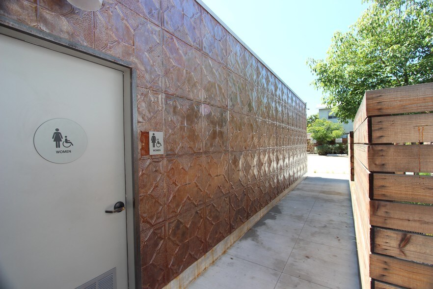 More Photos Of 613 E Santa Ana Blvd, Santa Ana Storefront Retail Residential For Lease