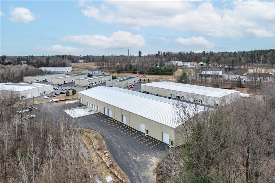 More Photos Of 25 Wood Road, Round Lake Distribution For Lease