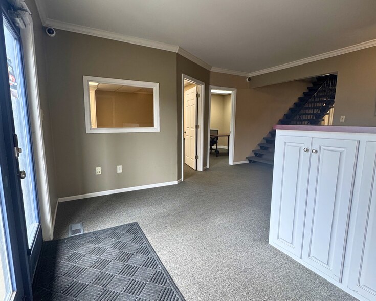 More Photos Of 2230 W Coliseum Blvd, Fort Wayne Office For Sale