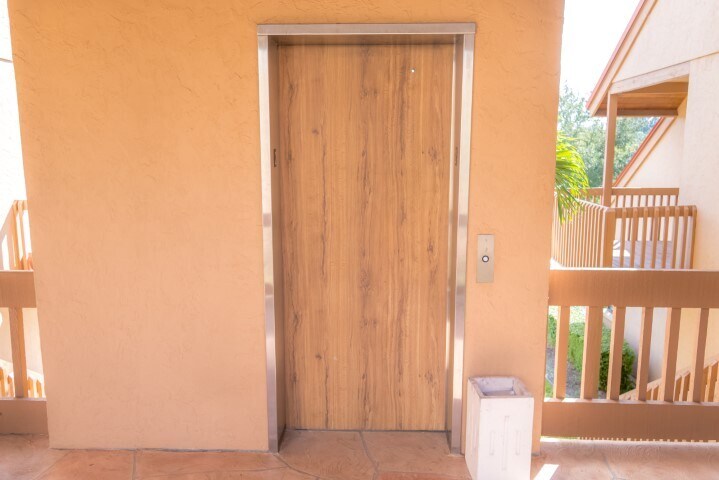 More Photos Of 2831 Ringling Blvd, Sarasota Medical For Sale