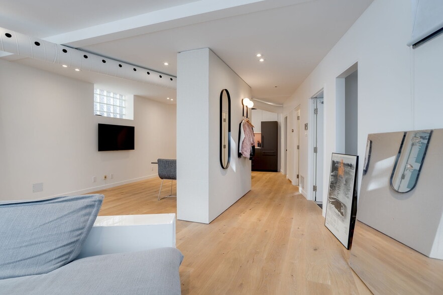 More Photos Of 115 Walnut Ave, Toronto Office For Sale