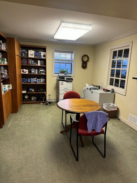 More Photos Of 1623 W Colonial Pky, Inverness Medical For Sale