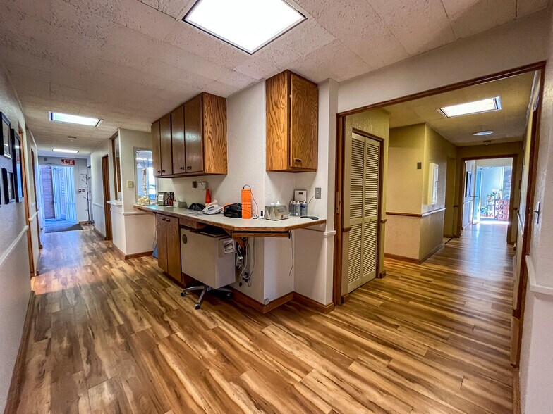 More Photos Of 2001 7th St, Rapid City Office For Sale