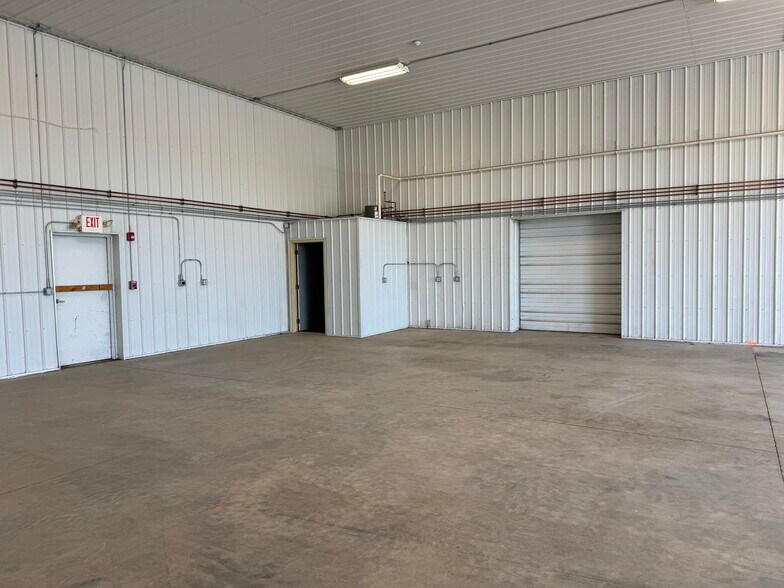More Photos Of 1203 Badger St, Yorkville Warehouse For Lease