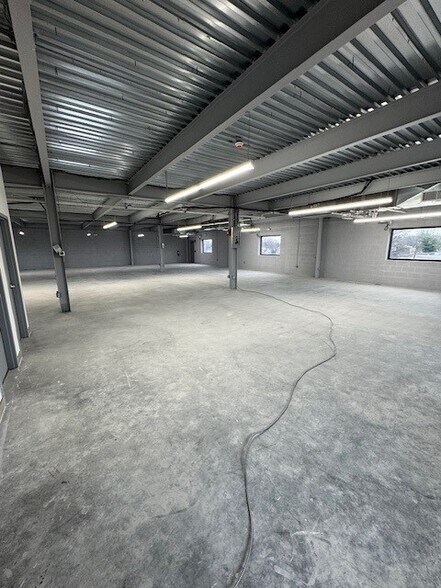 More Photos Of 20 Somerset Pl, Clifton Light Distribution For Lease